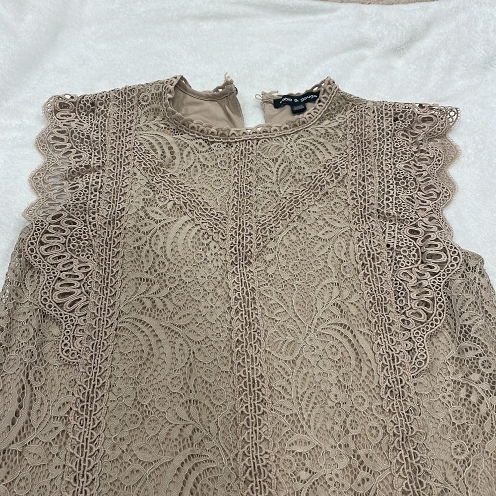 Woman’s Tan Lace Tank-top - Picture 3 of 5